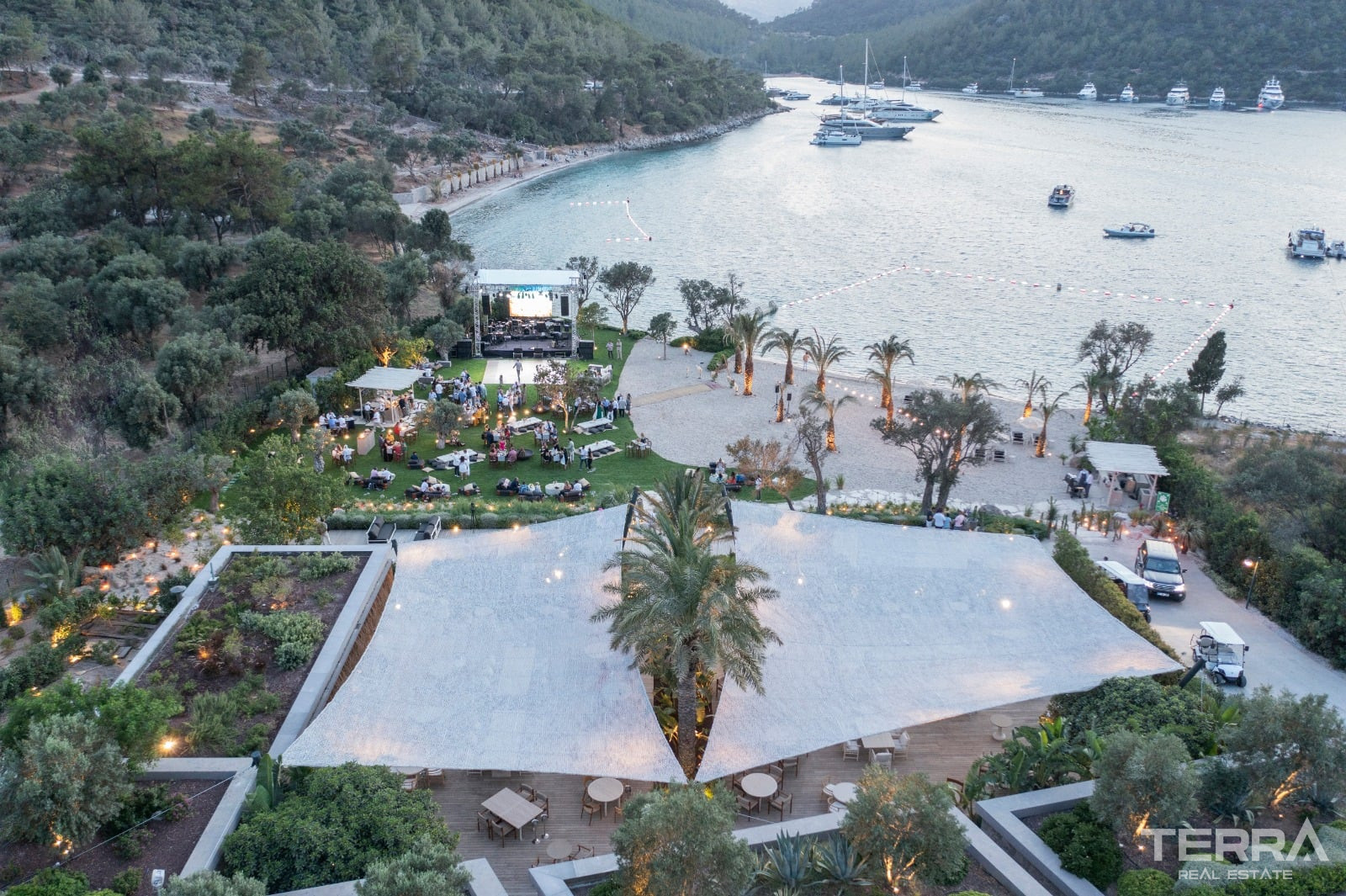 Muğla, Bodrum'da Denize Sıfır Konumda Satılık Müstakil Villalar - 126953