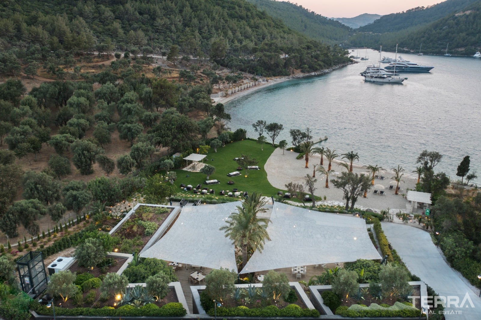 Muğla, Bodrum'da Denize Sıfır Konumda Satılık Müstakil Villalar - 126961