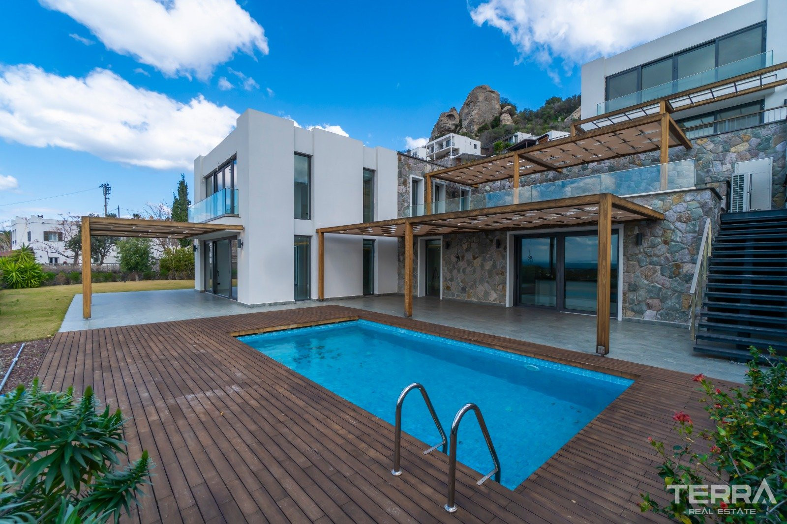 Muğla, Bodrum'da Özel Havuzlu Satılık Modern Müstakil Villalar - 127322