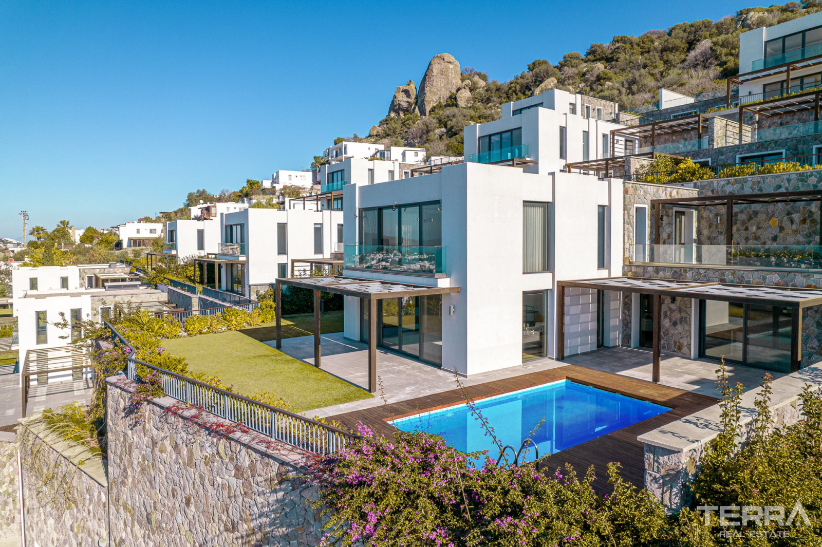 Muğla, Bodrum'da Özel Havuzlu Satılık Modern Müstakil Villalar - 127323
