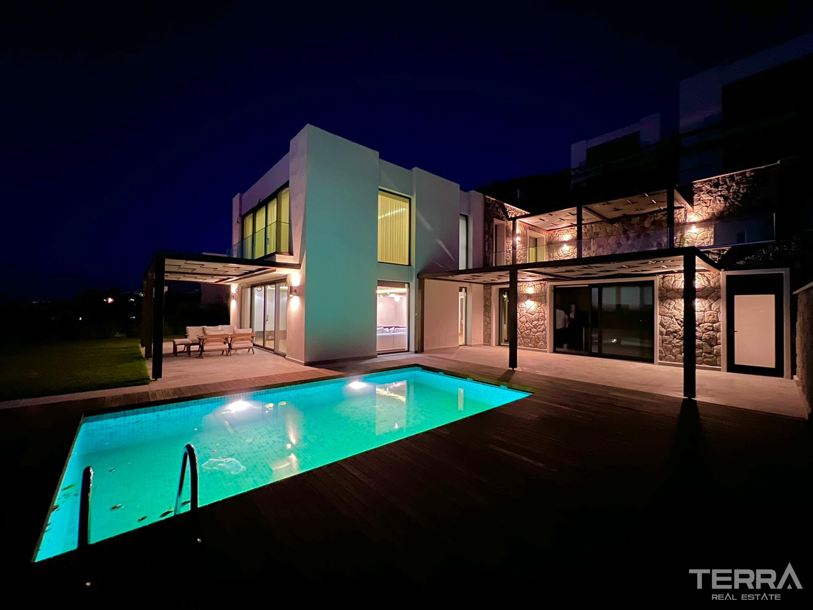 Muğla, Bodrum'da Özel Havuzlu Satılık Modern Müstakil Villalar - 127325