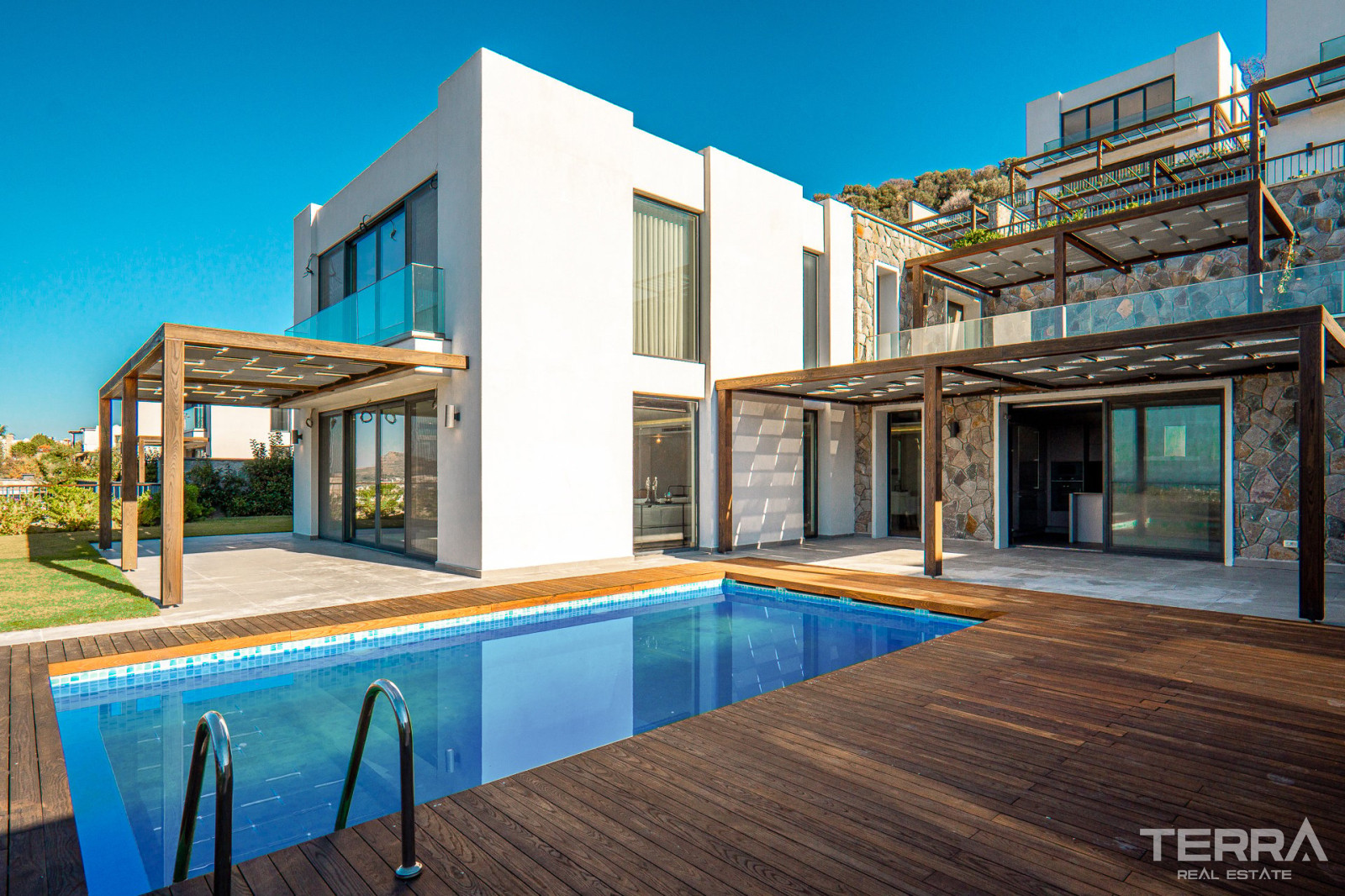 Muğla, Bodrum'da Özel Havuzlu Satılık Modern Müstakil Villalar - 127329
