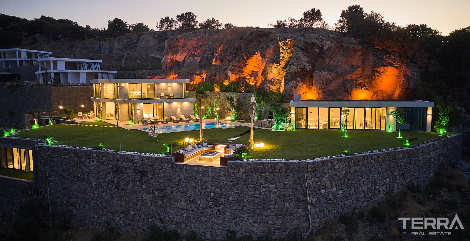Muğla, Bodrum'da Özel Plajlı Satılık Deniz Manzaralı Villalar - 127868