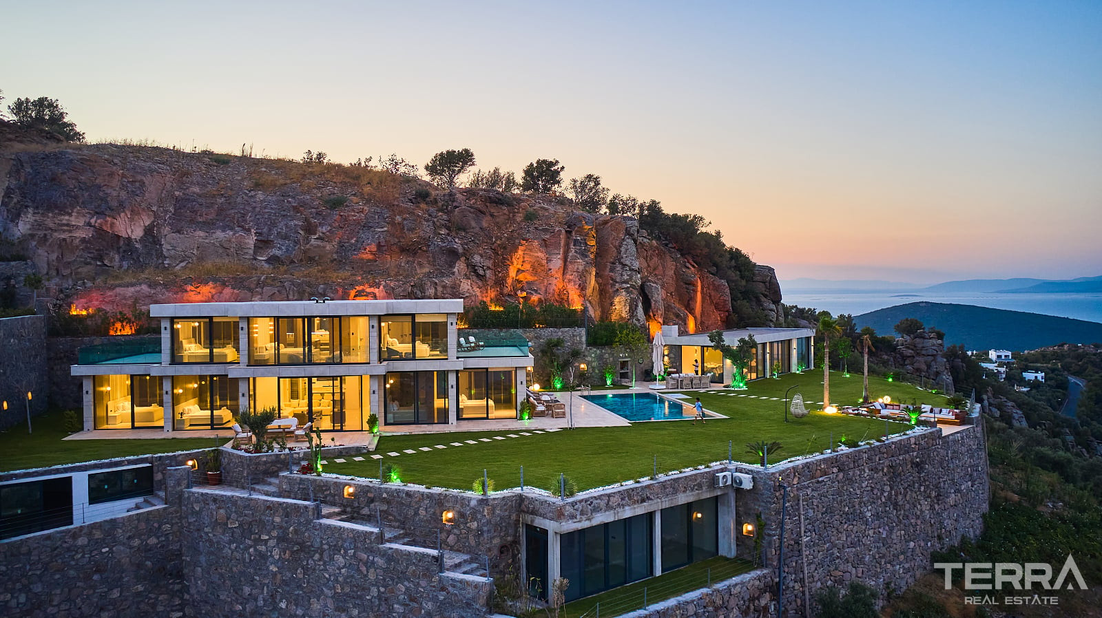 Muğla, Bodrum'da Özel Plajlı Satılık Deniz Manzaralı Villalar - 127869