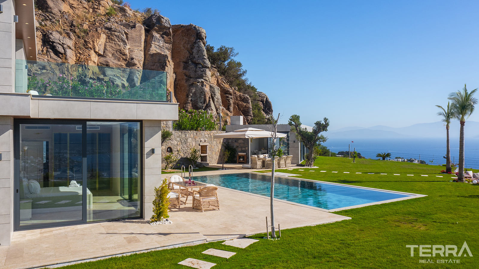Muğla, Bodrum'da Özel Plajlı Satılık Deniz Manzaralı Villalar - 127870