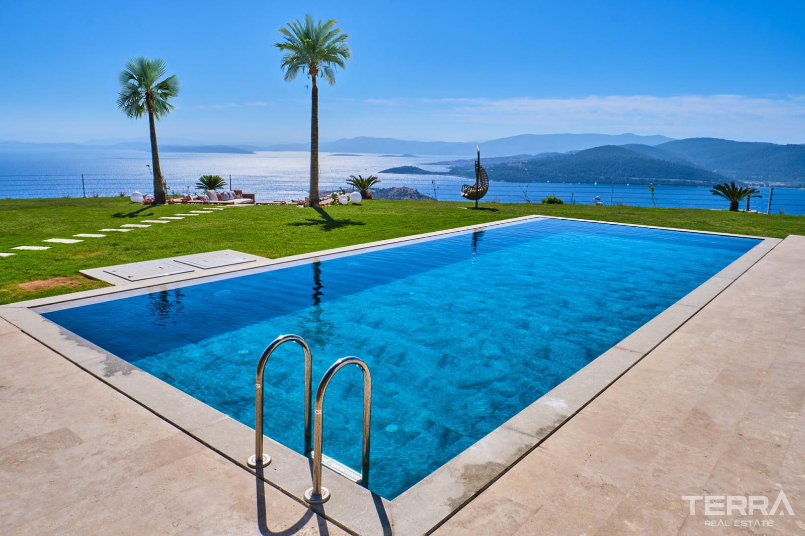 Muğla, Bodrum'da Özel Plajlı Satılık Deniz Manzaralı Villalar - 127871
