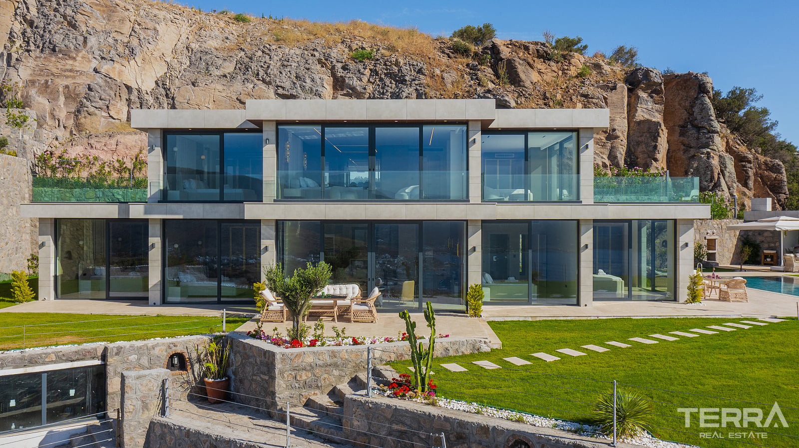 Muğla, Bodrum'da Özel Plajlı Satılık Deniz Manzaralı Villalar - 127873