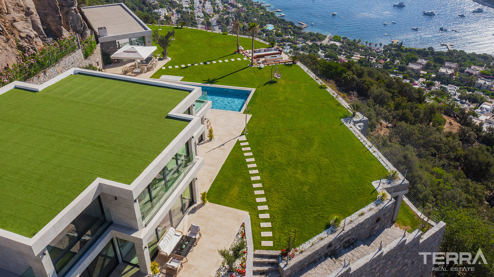 Muğla, Bodrum'da Özel Plajlı Satılık Deniz Manzaralı Villalar - 127874