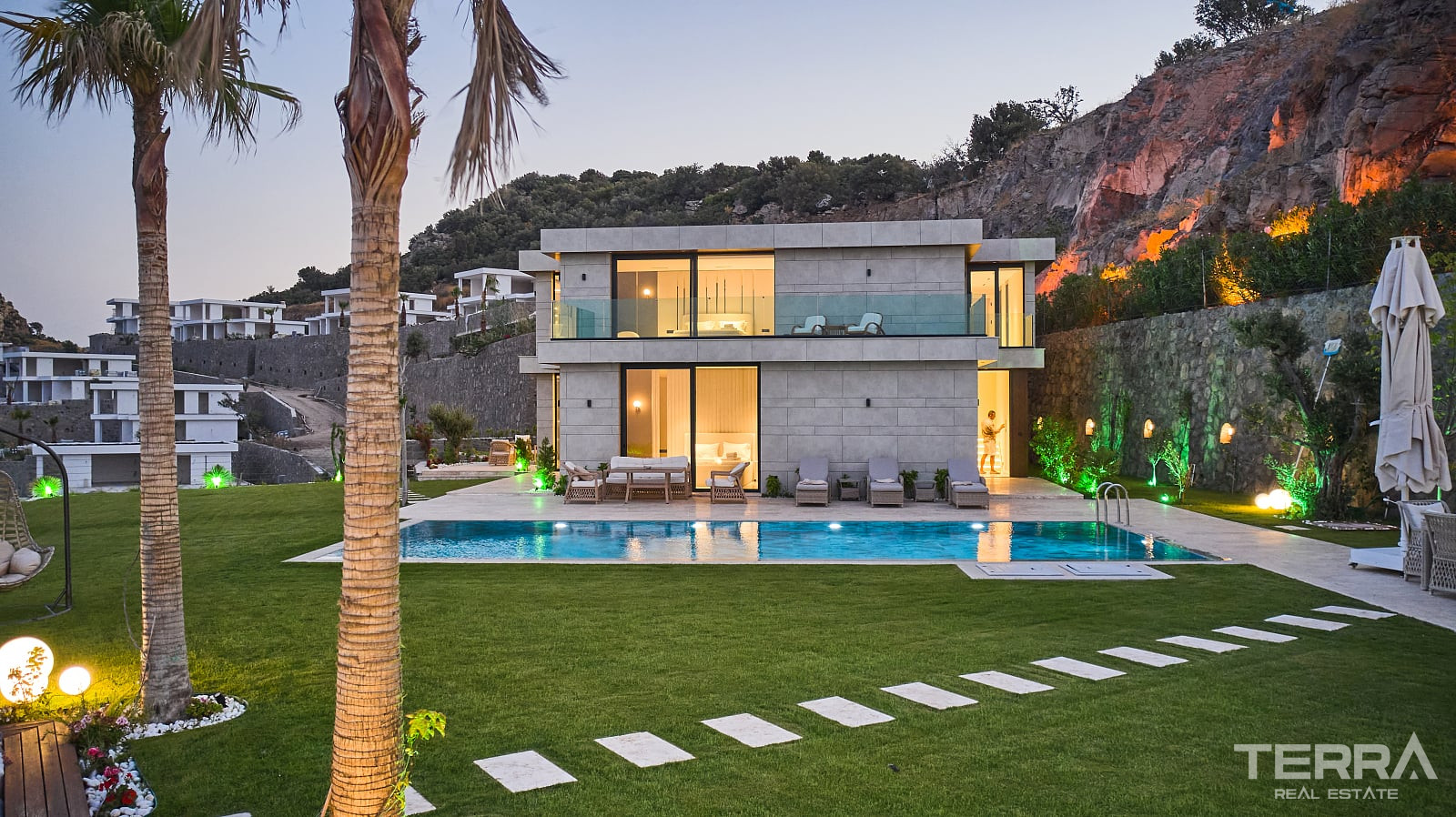 Muğla, Bodrum'da Özel Plajlı Satılık Deniz Manzaralı Villalar - 127875