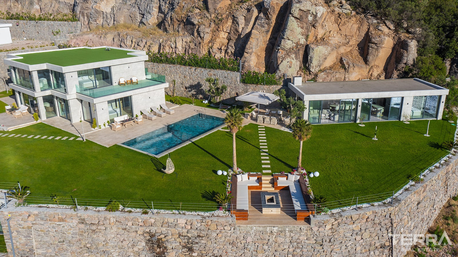 Muğla, Bodrum'da Özel Plajlı Satılık Deniz Manzaralı Villalar - 127877