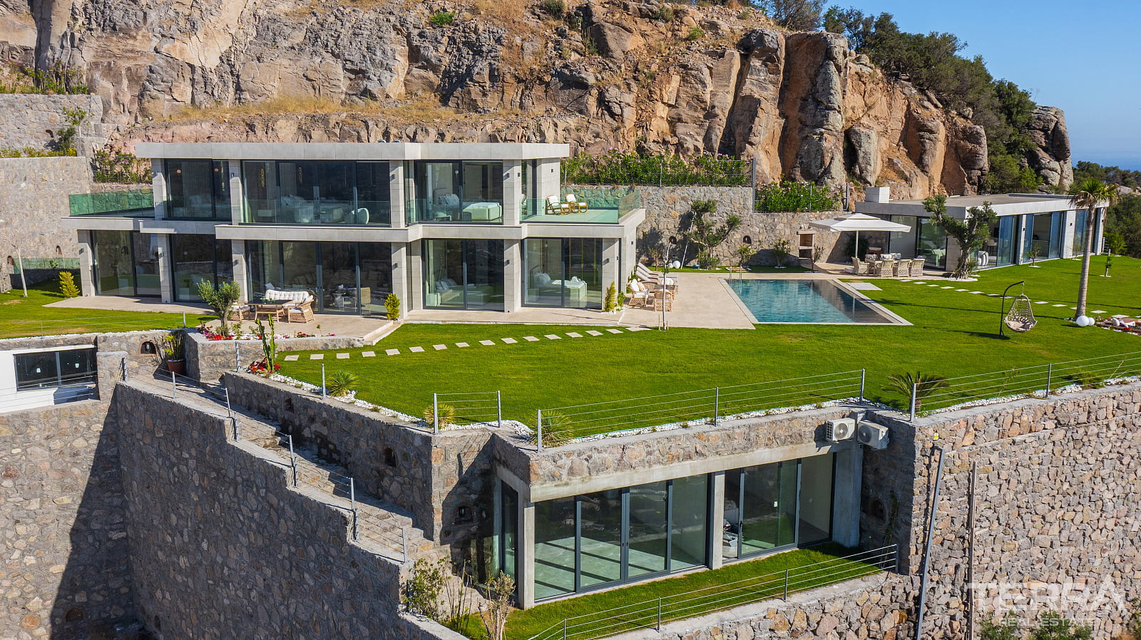Muğla, Bodrum'da Özel Plajlı Satılık Deniz Manzaralı Villalar - 127878