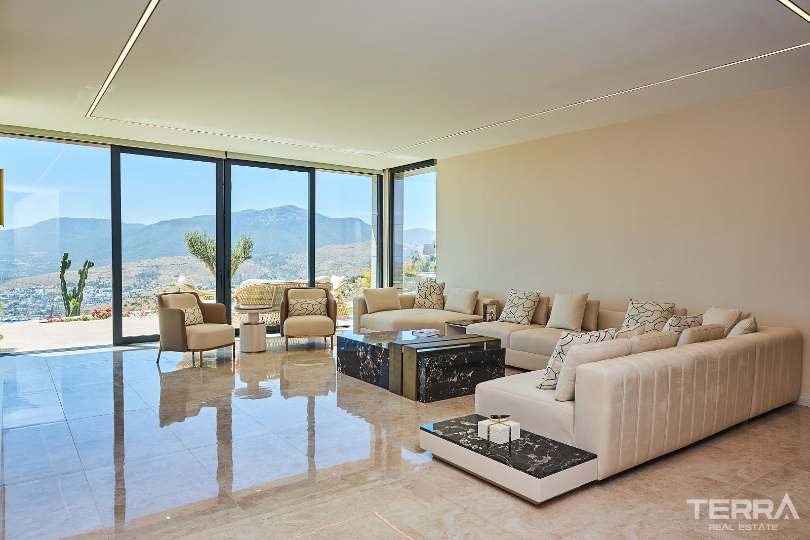 Muğla, Bodrum'da Özel Plajlı Satılık Deniz Manzaralı Villalar - 127880
