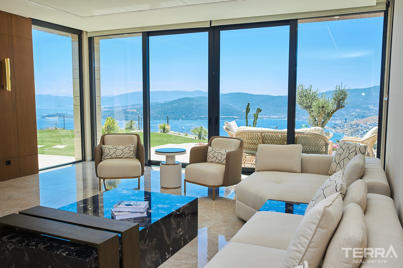 Muğla, Bodrum'da Özel Plajlı Satılık Deniz Manzaralı Villalar - 127881