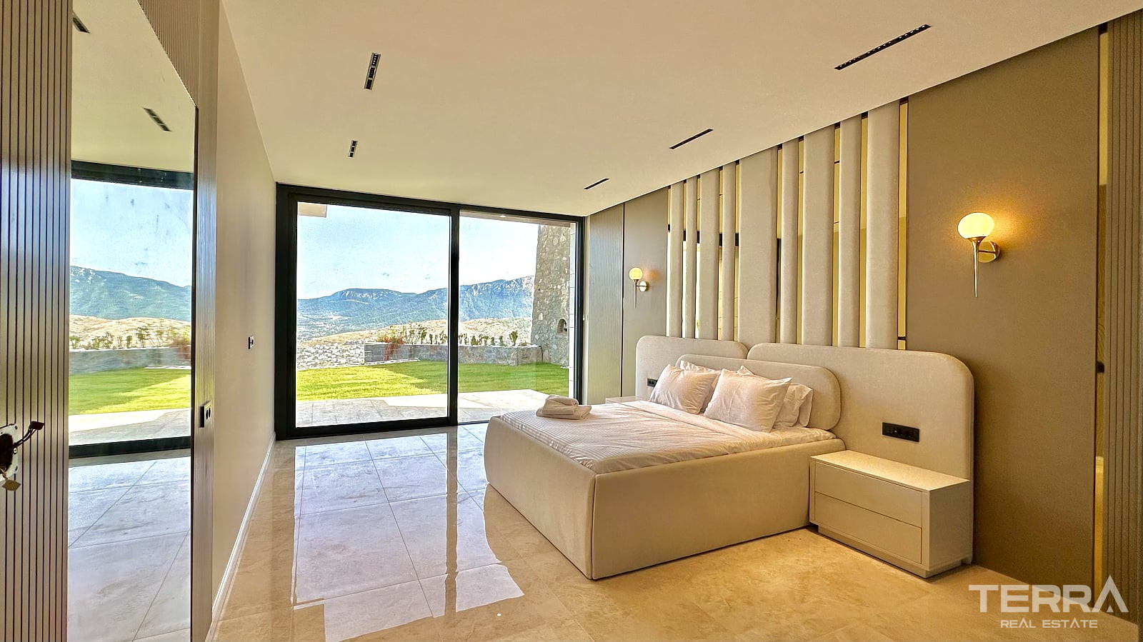 Muğla, Bodrum'da Özel Plajlı Satılık Deniz Manzaralı Villalar - 127896