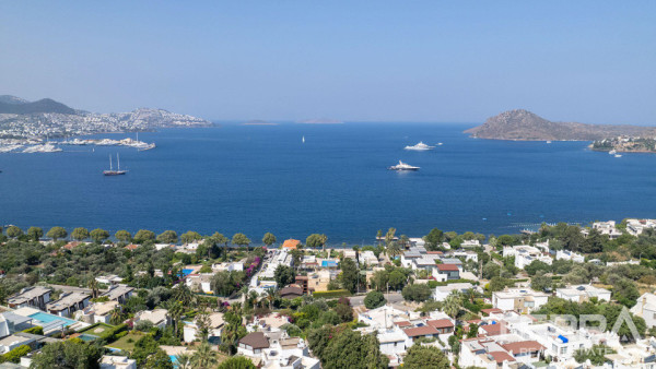 Muğla, Bodrum'da Deniz ve Marina Manzaralı Satılık Müstakil Villalar