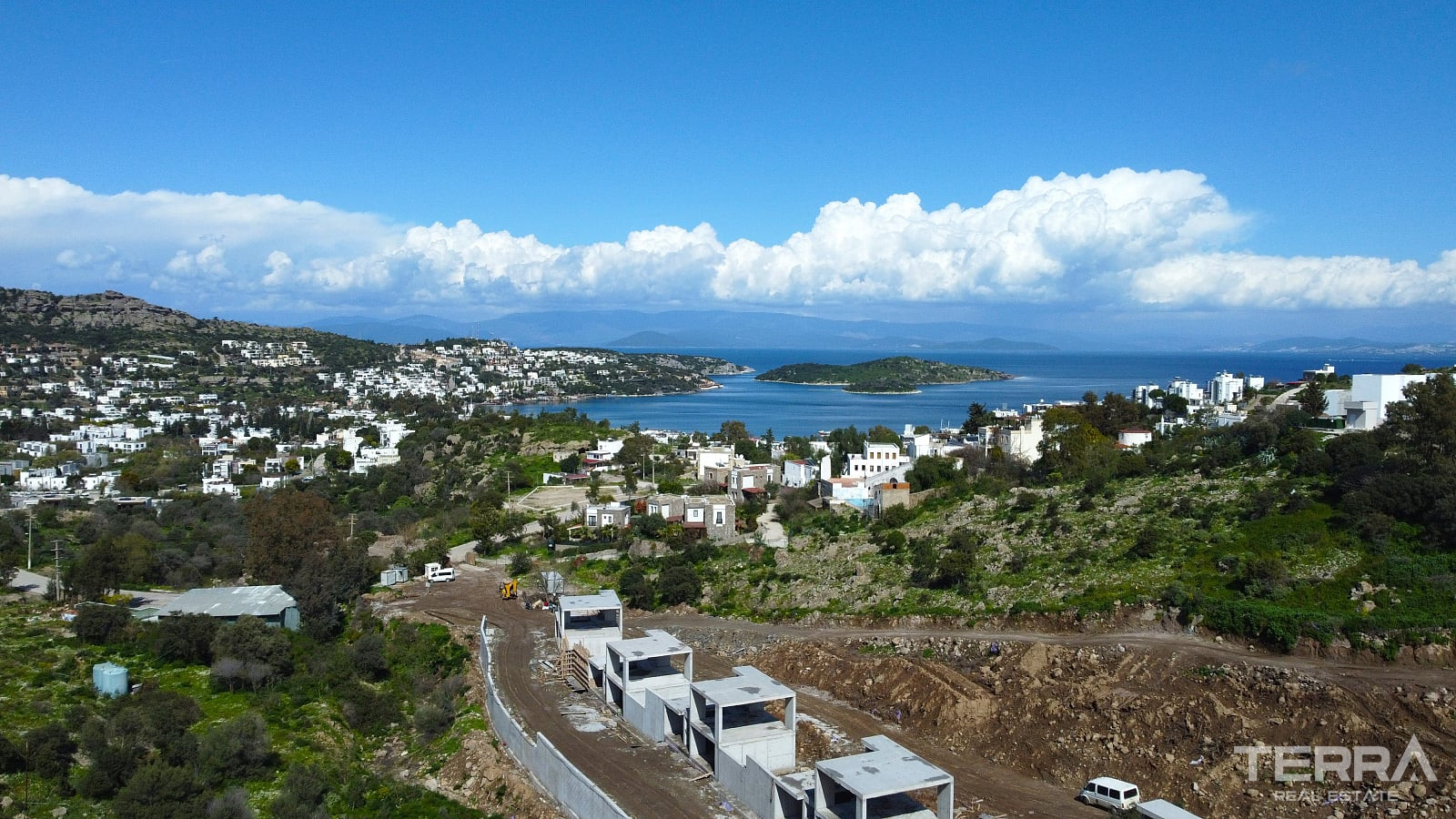 Muğla, Bodrum'da Doğa ile İç İçe Konumda Satılık Dubleks Villalar - 128103