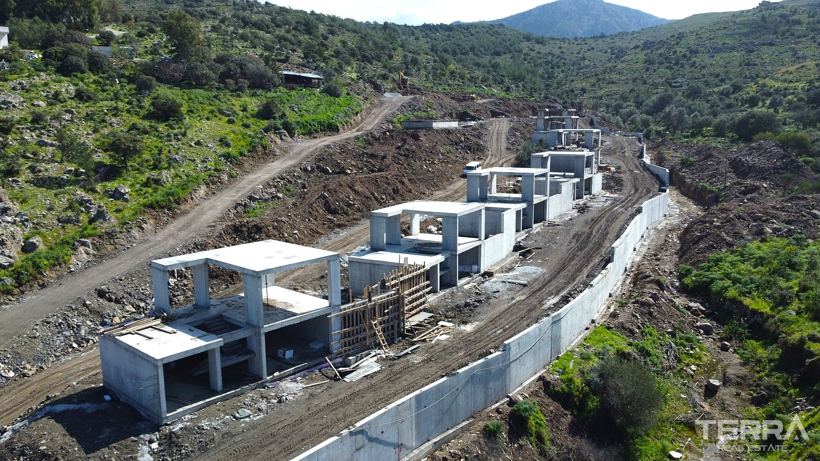 Muğla, Bodrum'da Doğa ile İç İçe Konumda Satılık Dubleks Villalar - 128105