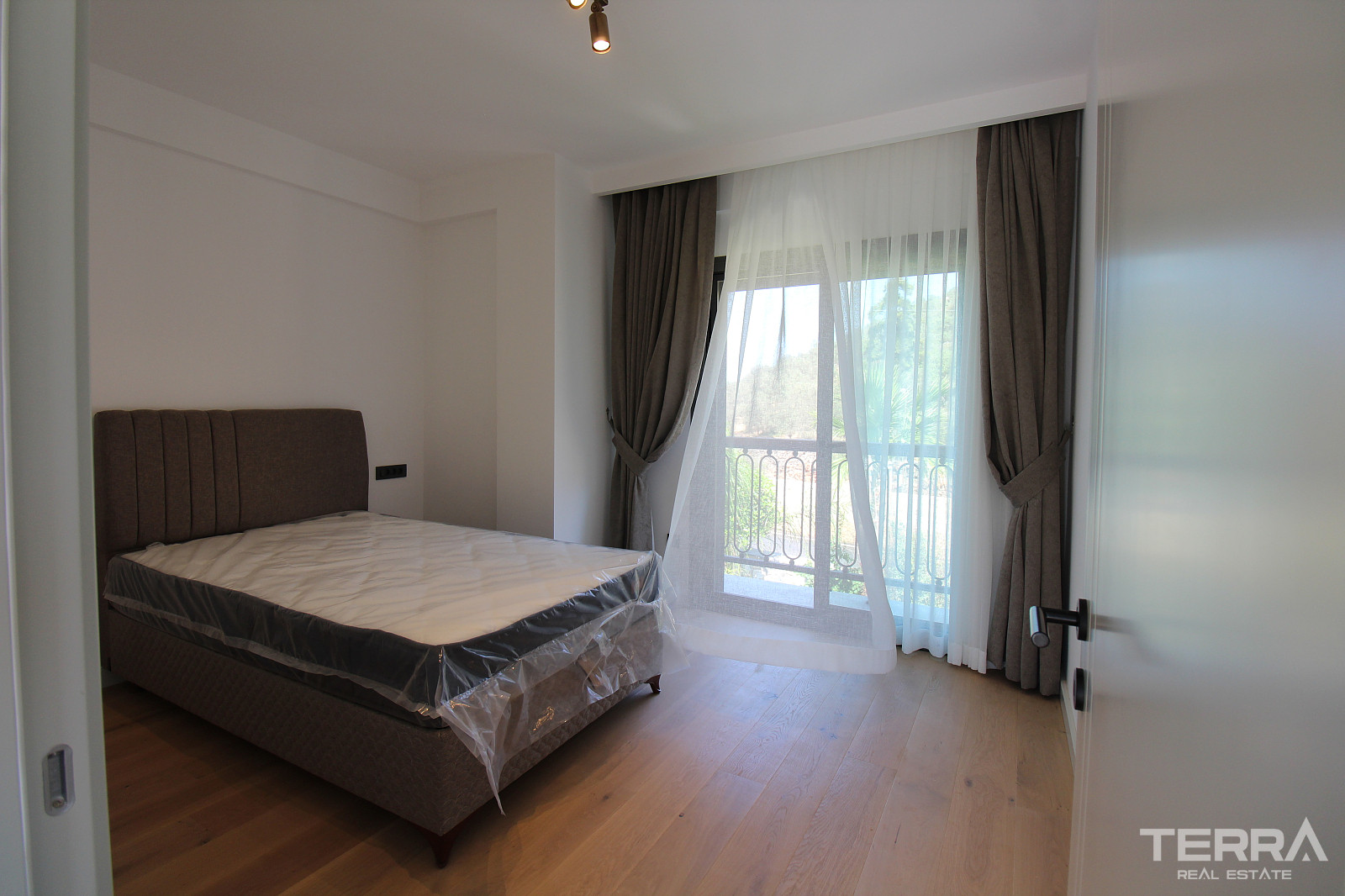Muğla, Bodrum'da Merkezi Konumda Satılık Müstakil Villalar - 128150