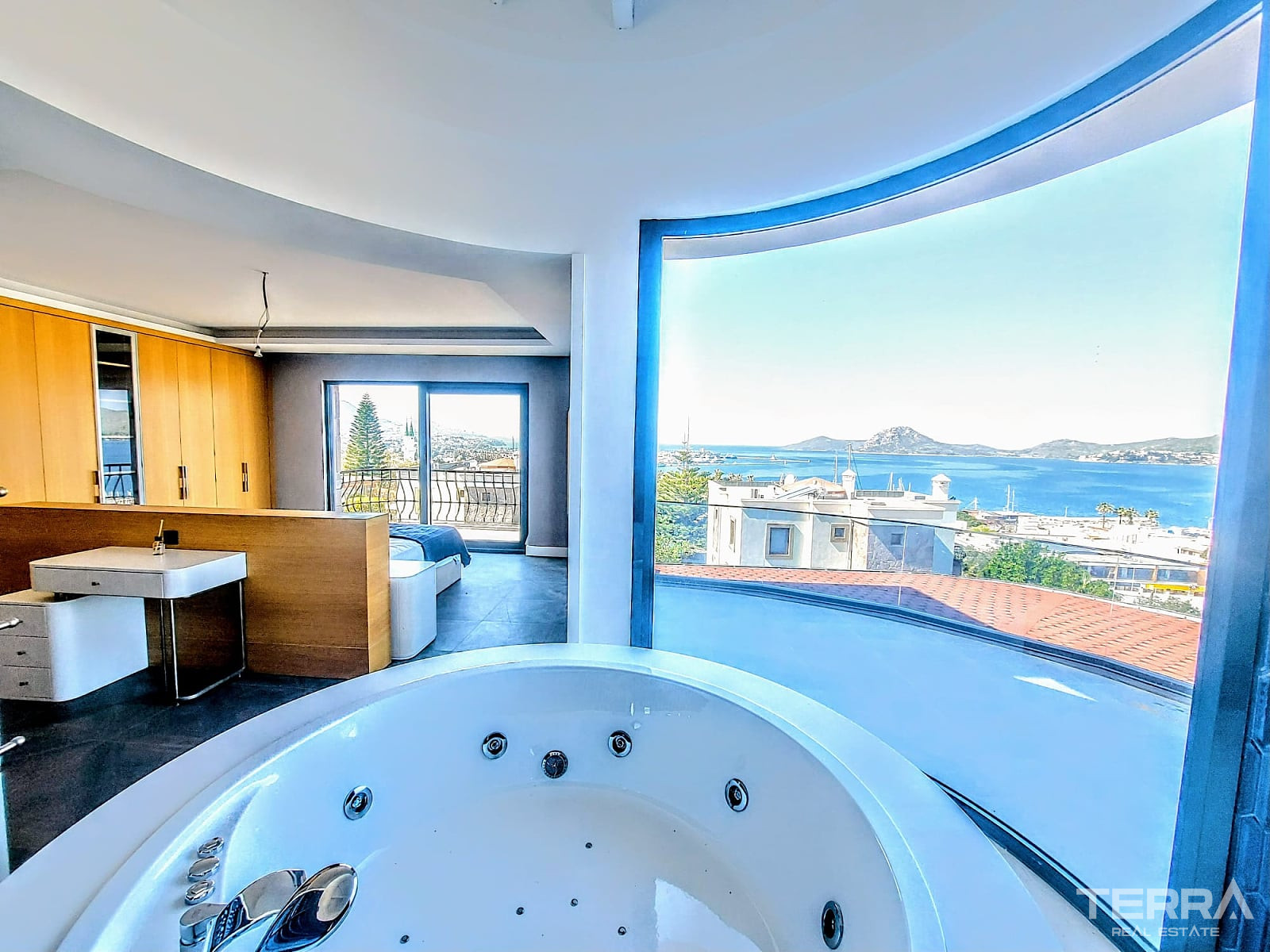 Muğla, Bodrum'da Deniz ve Marina Manzaralı Satılık Müstakil Villa - 128860