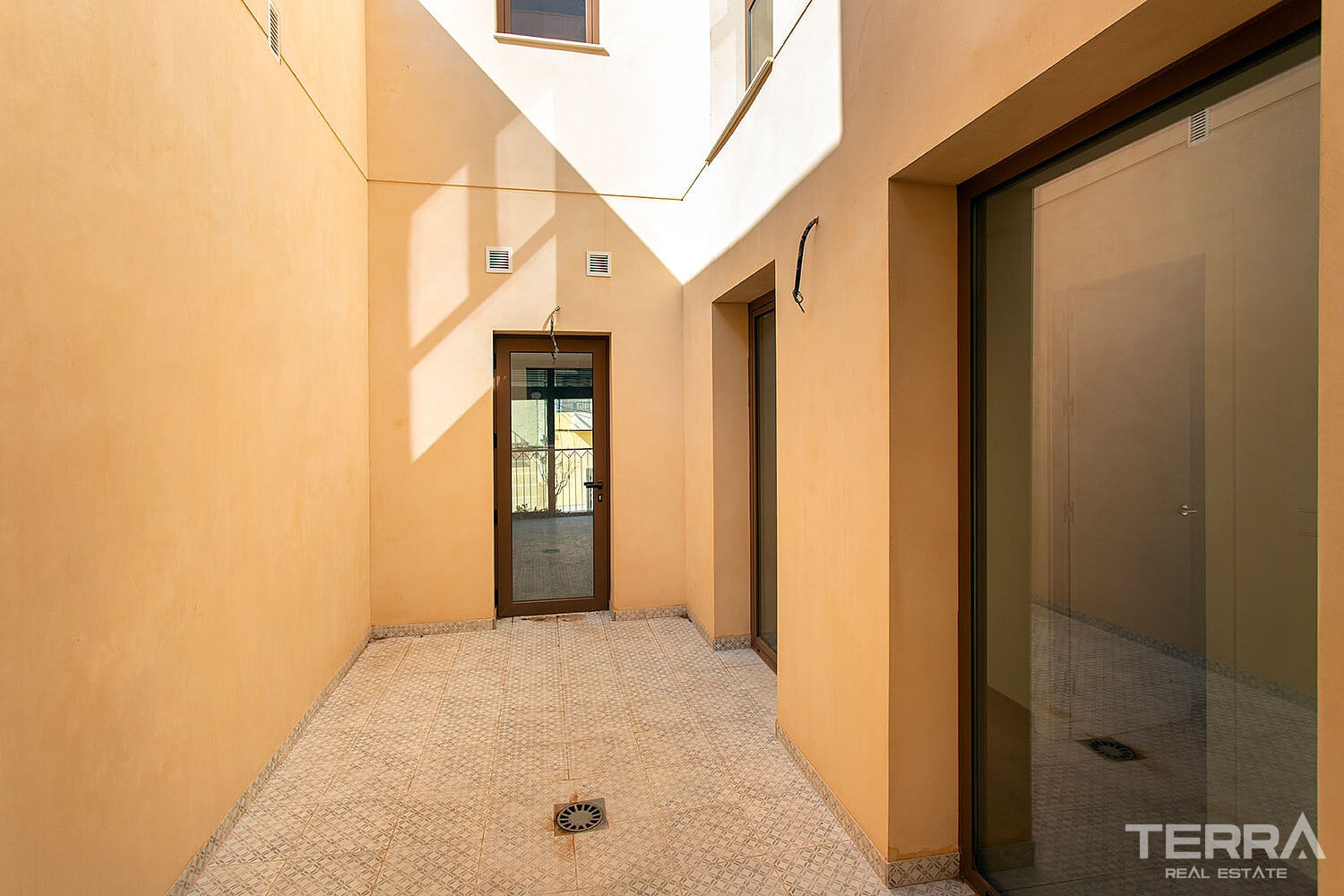 Apartments for Sale in Hondón de las Nieves, Costa Blanca, Spain - 129402