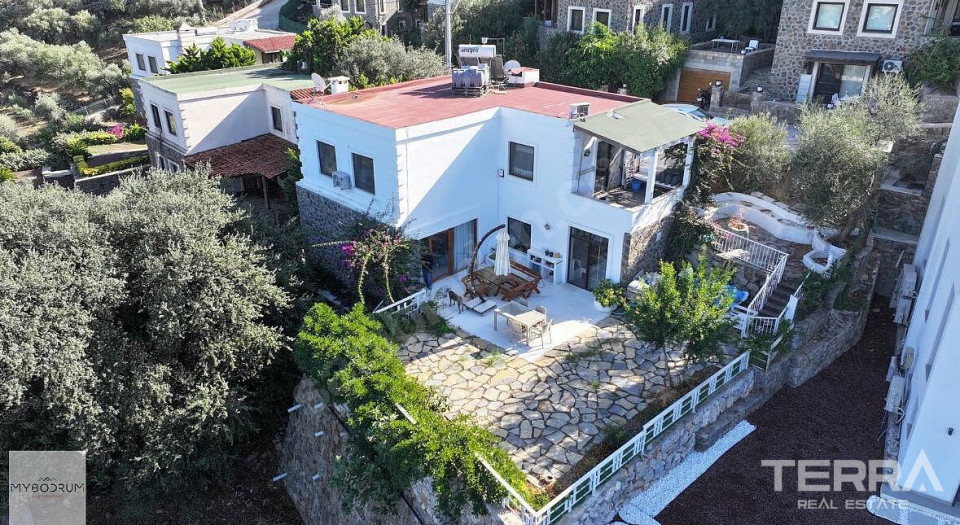 Muğla, Bodrum'da Özel Bahçeli Satılık Müstakil Tripleks Villa