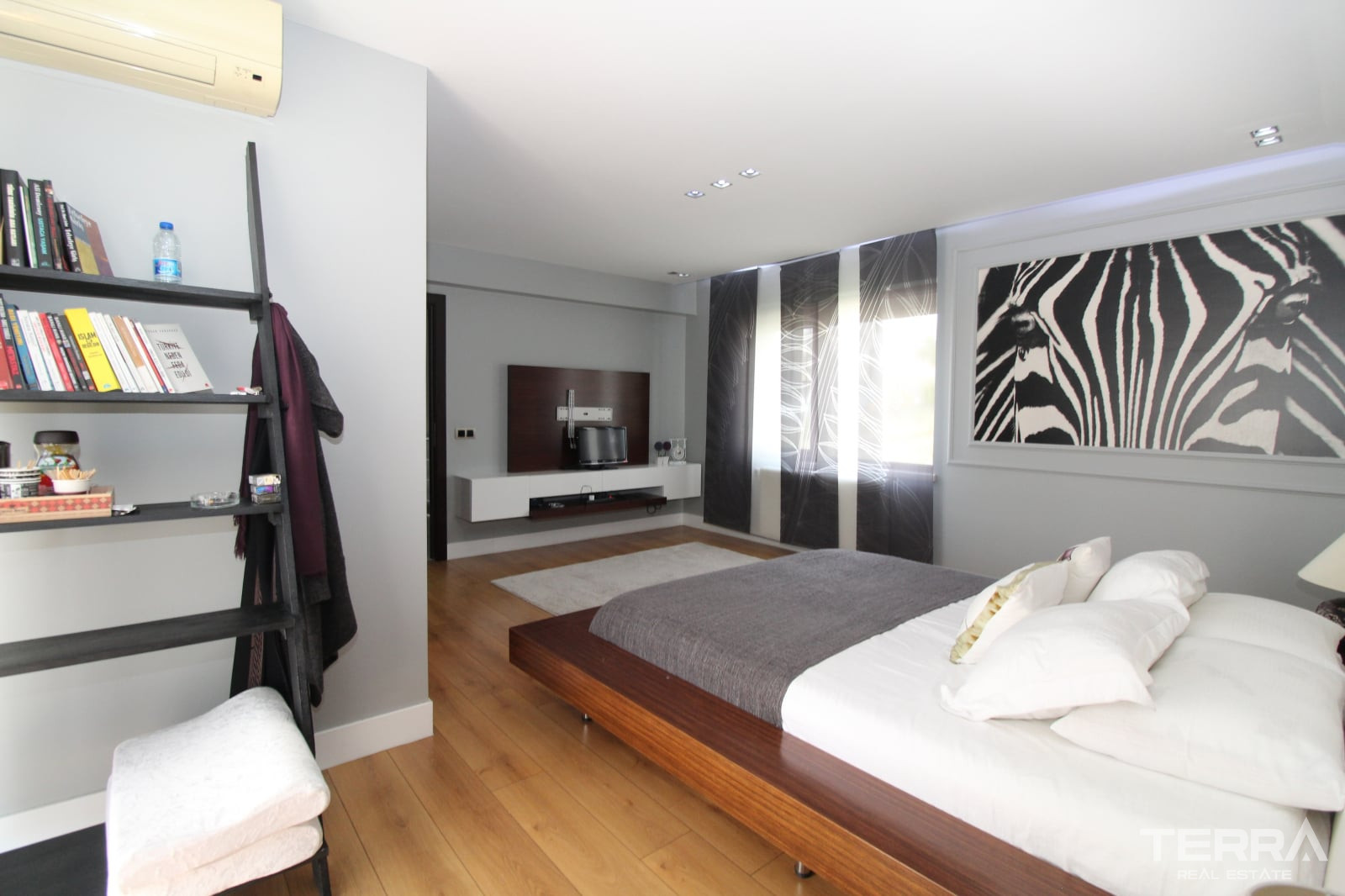 Detached Villa for Sale in Çankaya, Ankara, Turkey - 130975