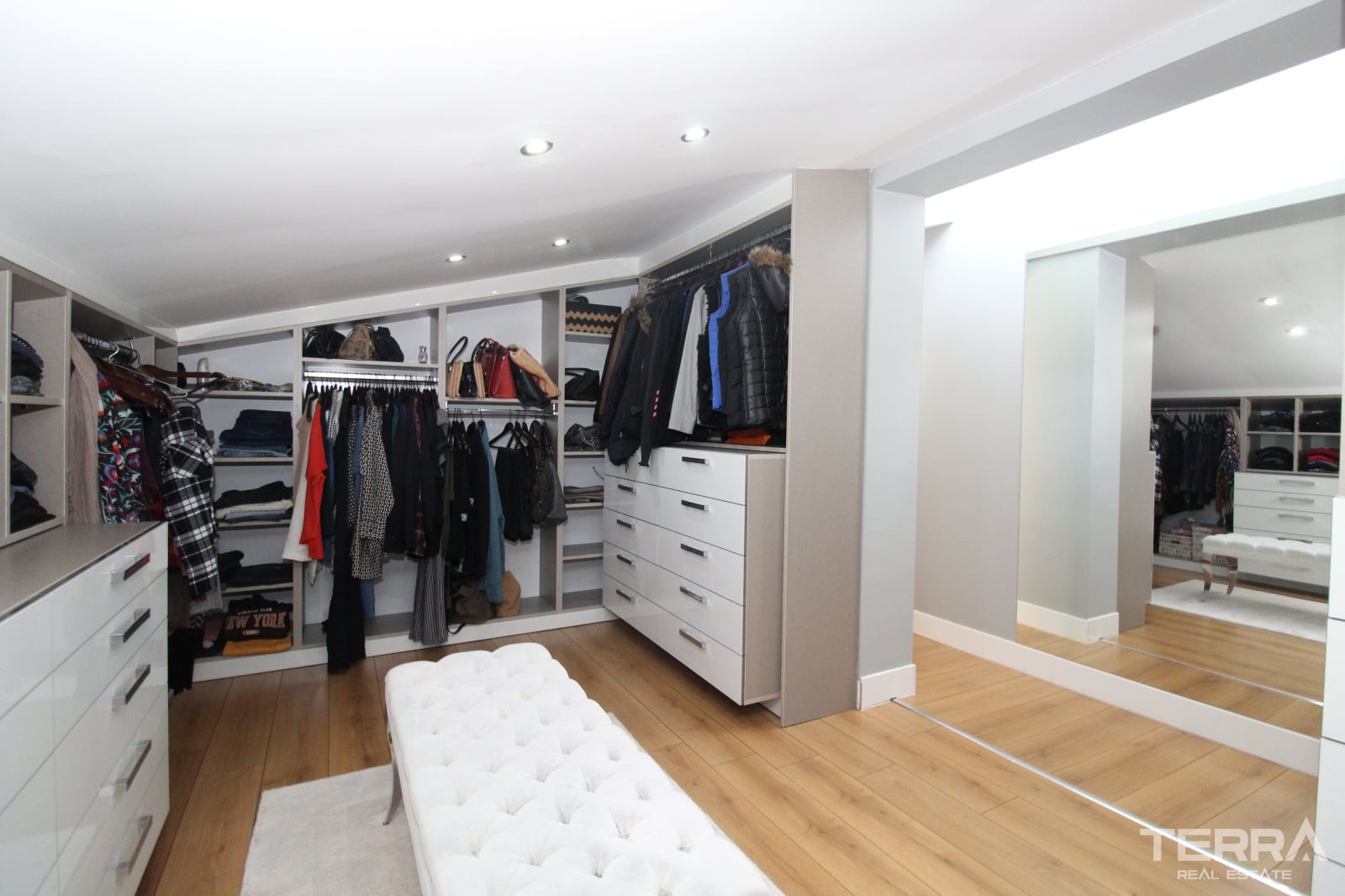 Detached Villa for Sale in Çankaya, Ankara, Turkey - 130986