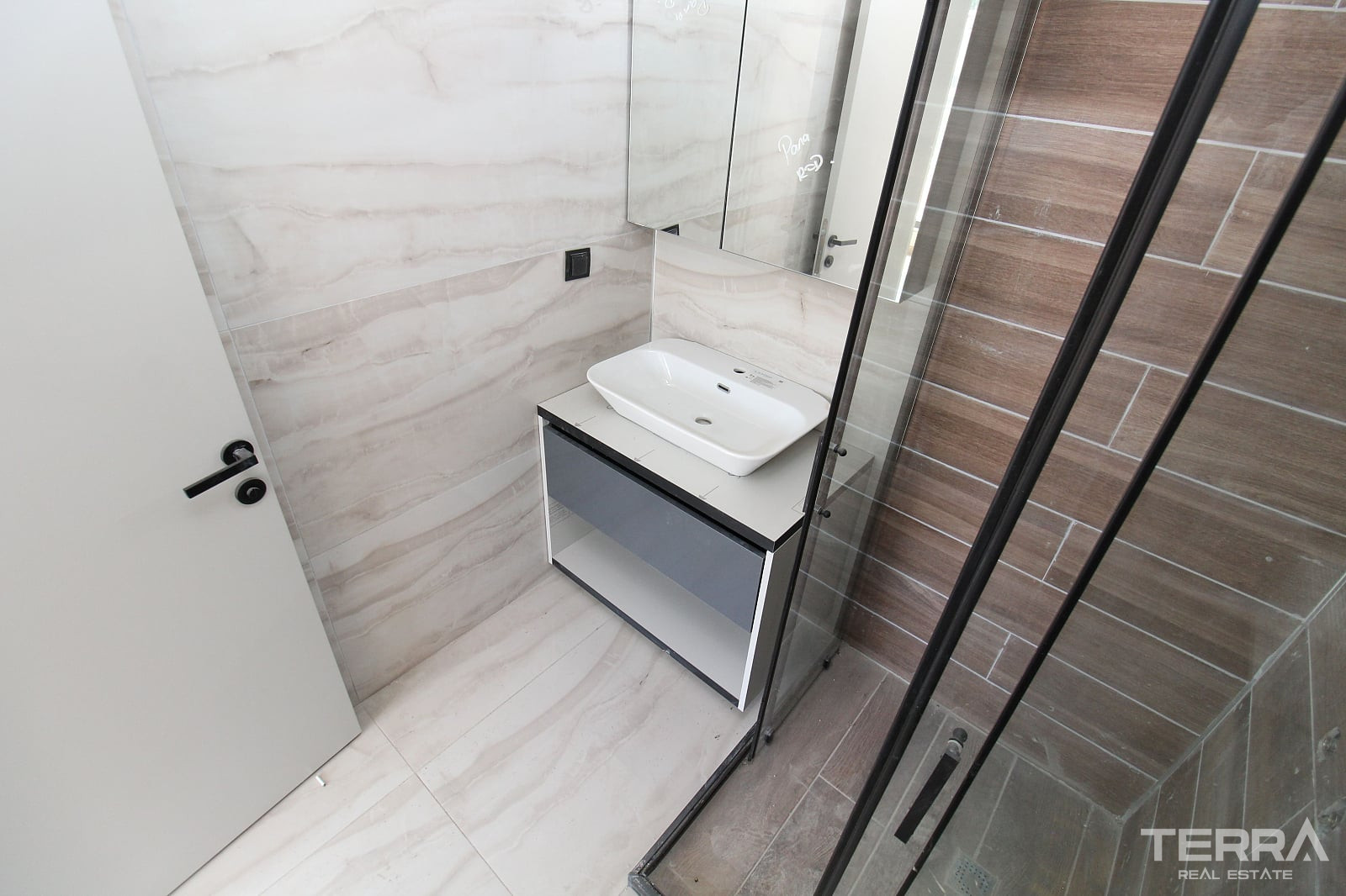 Apartments for Sale in Çankaya, Ankara, Turkey - 131015