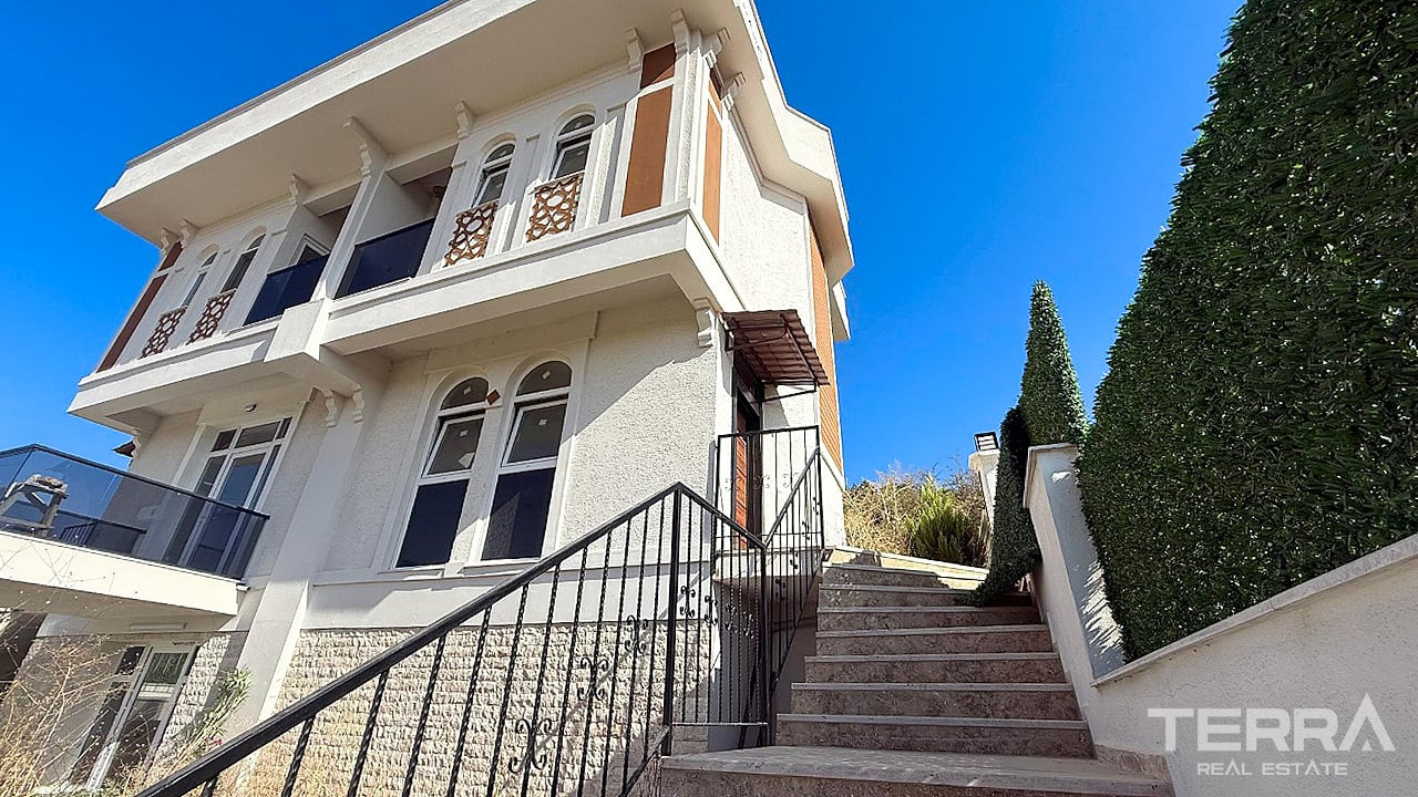 Semi-Detached Villa for Sale in Kuşadası, Aydın, Turkey - 131055
