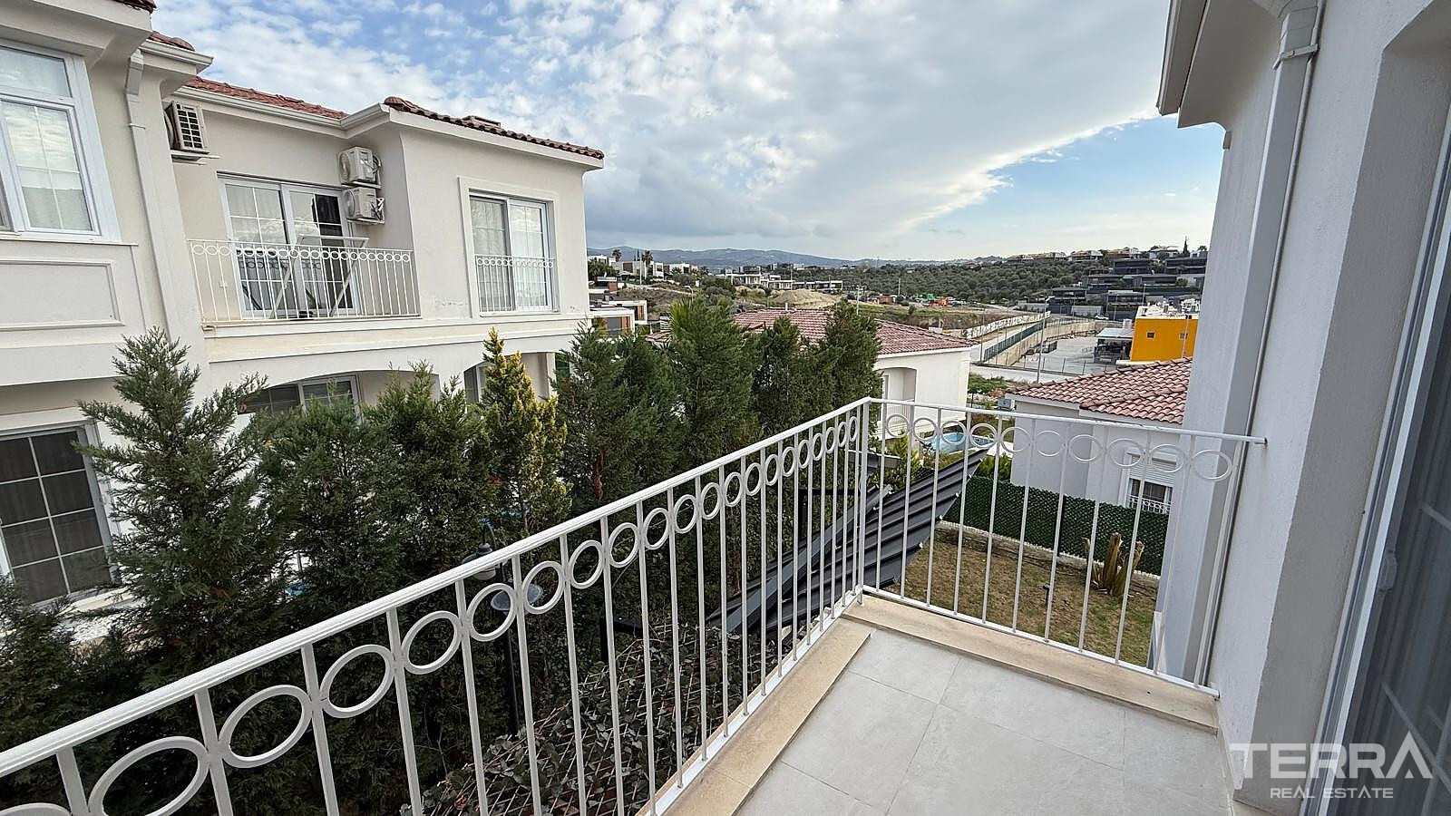 Detached Villa for Sale in Kuşadası, Aydın, Turkey - 131111