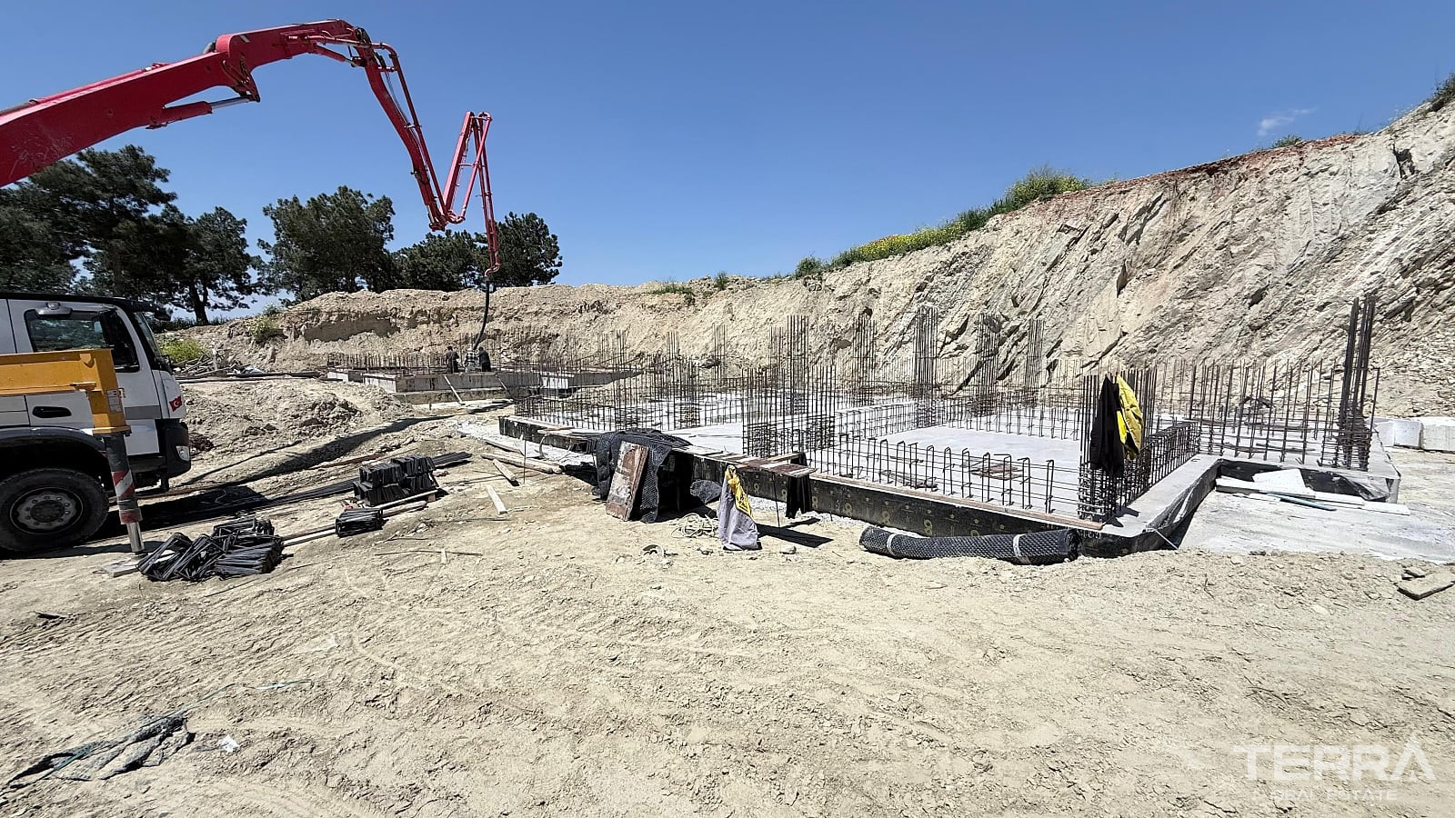 Aydın, Kuşadası'nda Doğa ile İç İçe Satılık Deniz Manzaralı Daireler - 131145