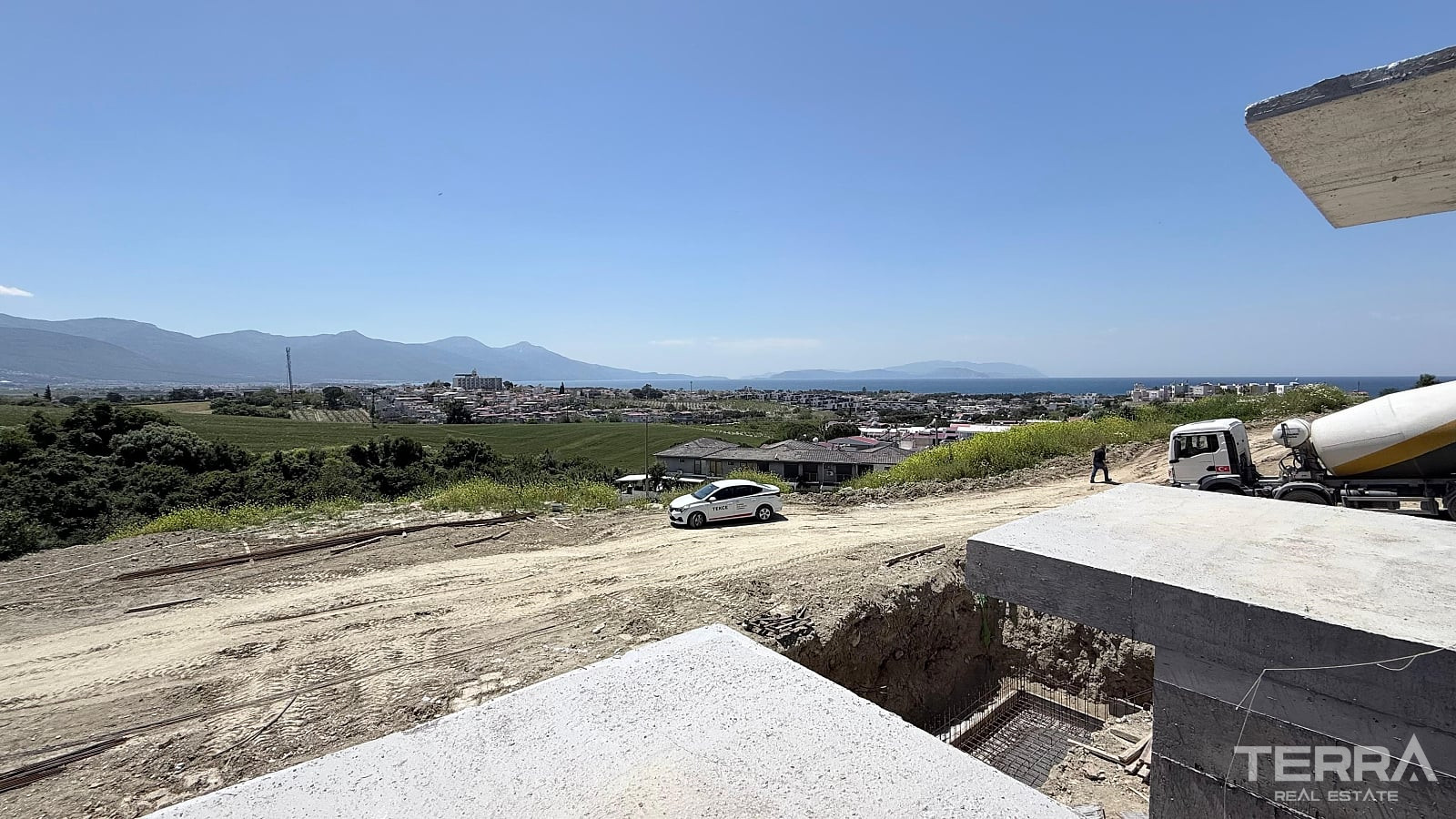 Aydın, Kuşadası'nda Doğa ile İç İçe Satılık Deniz Manzaralı Daireler - 131147