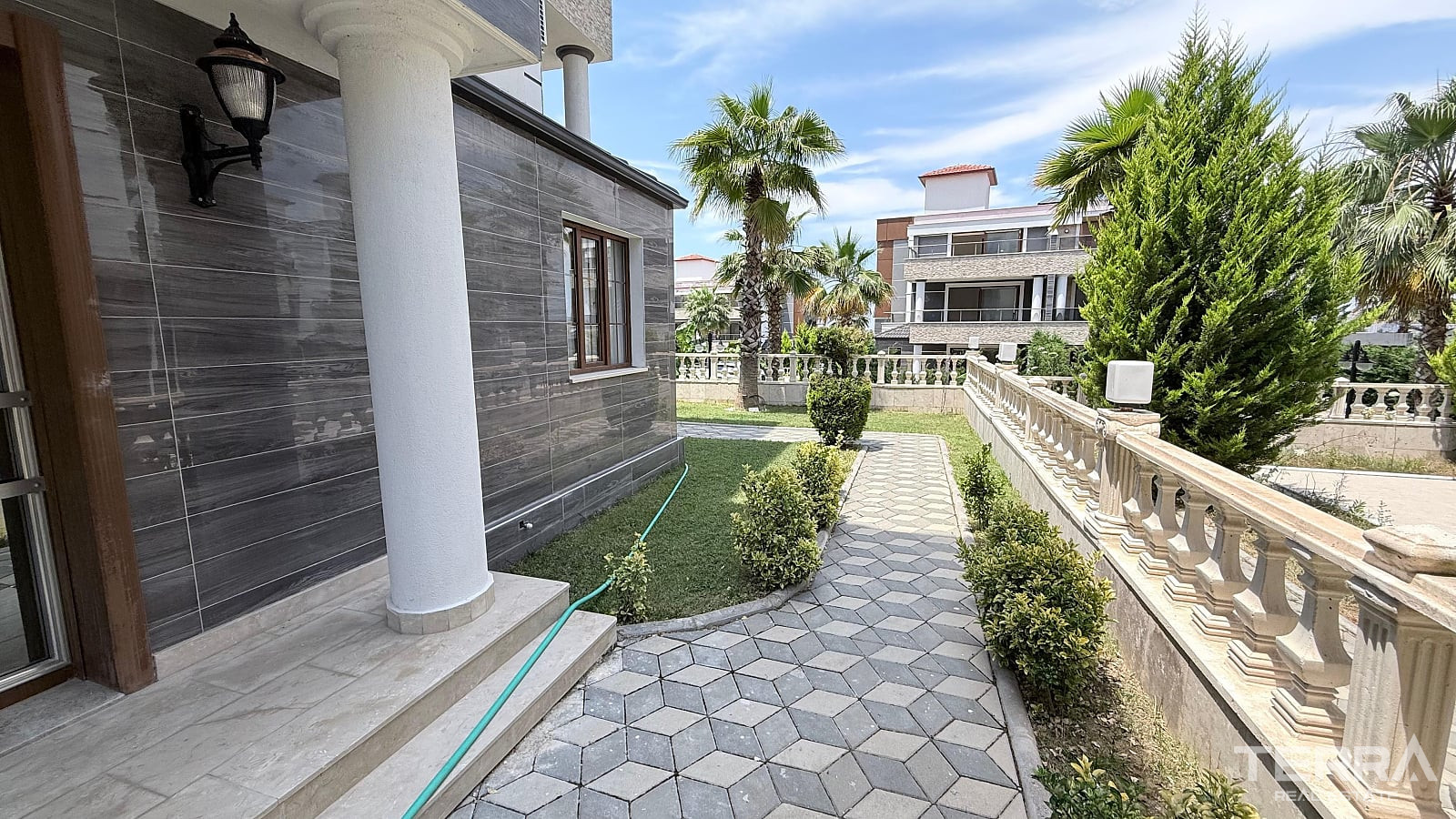 Semi-Detached Villa for Sale in Kuşadası, Aydın, Turkey - 131163