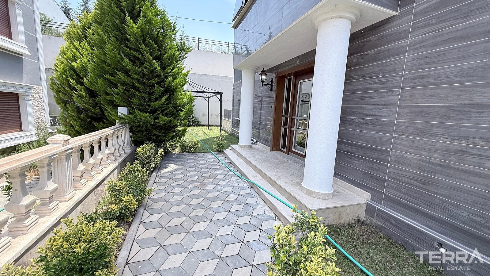 Semi-Detached Villa for Sale in Kuşadası, Aydın, Turkey - 131167