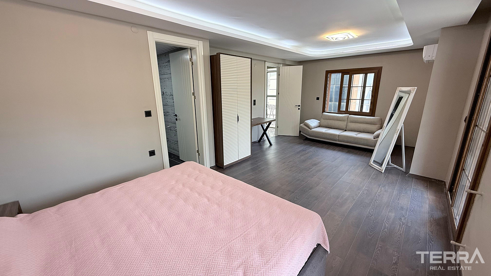 Semi-Detached Villa for Sale in Kuşadası, Aydın, Turkey - 131202