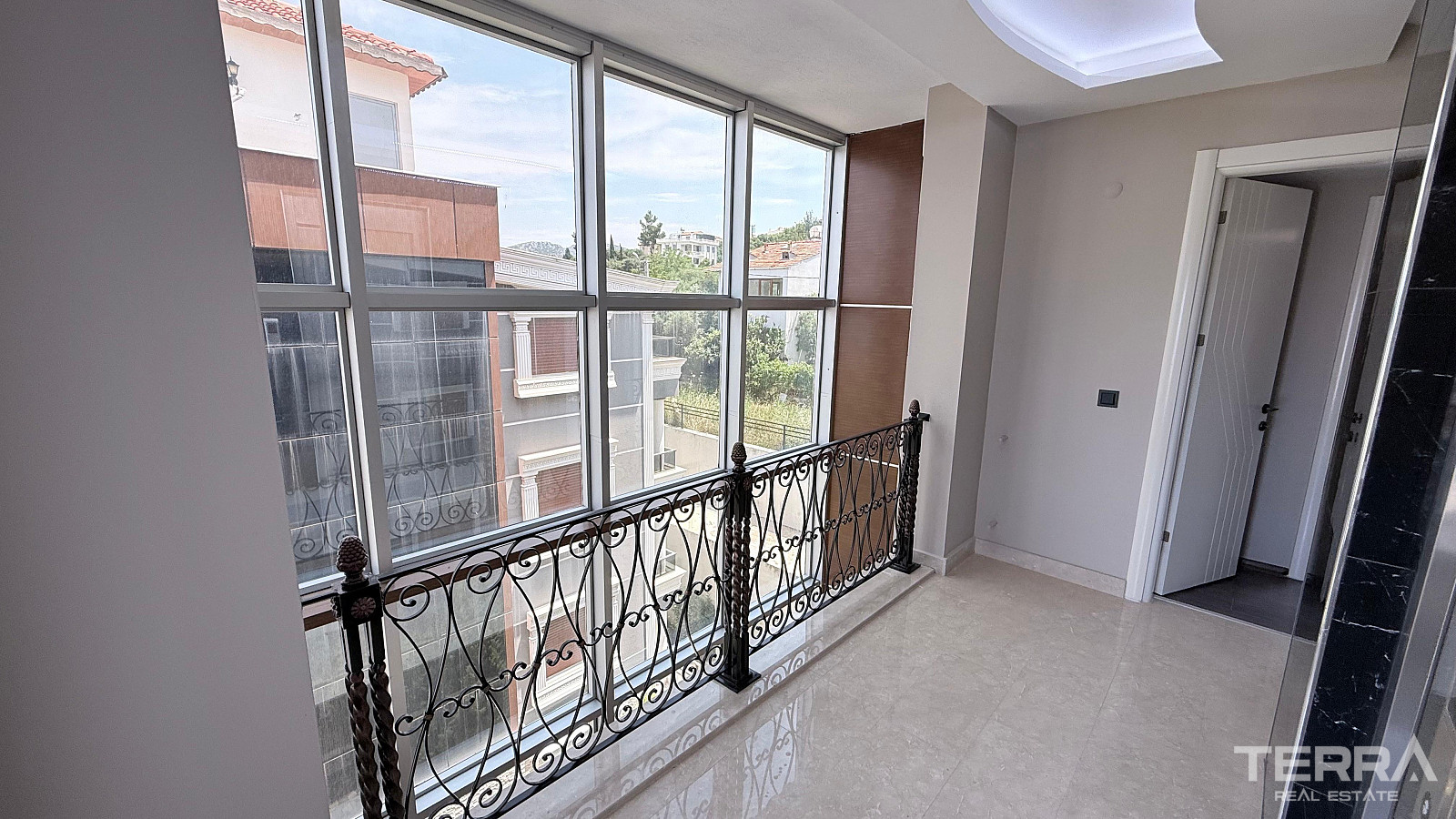 Semi-Detached Villa for Sale in Kuşadası, Aydın, Turkey - 131203