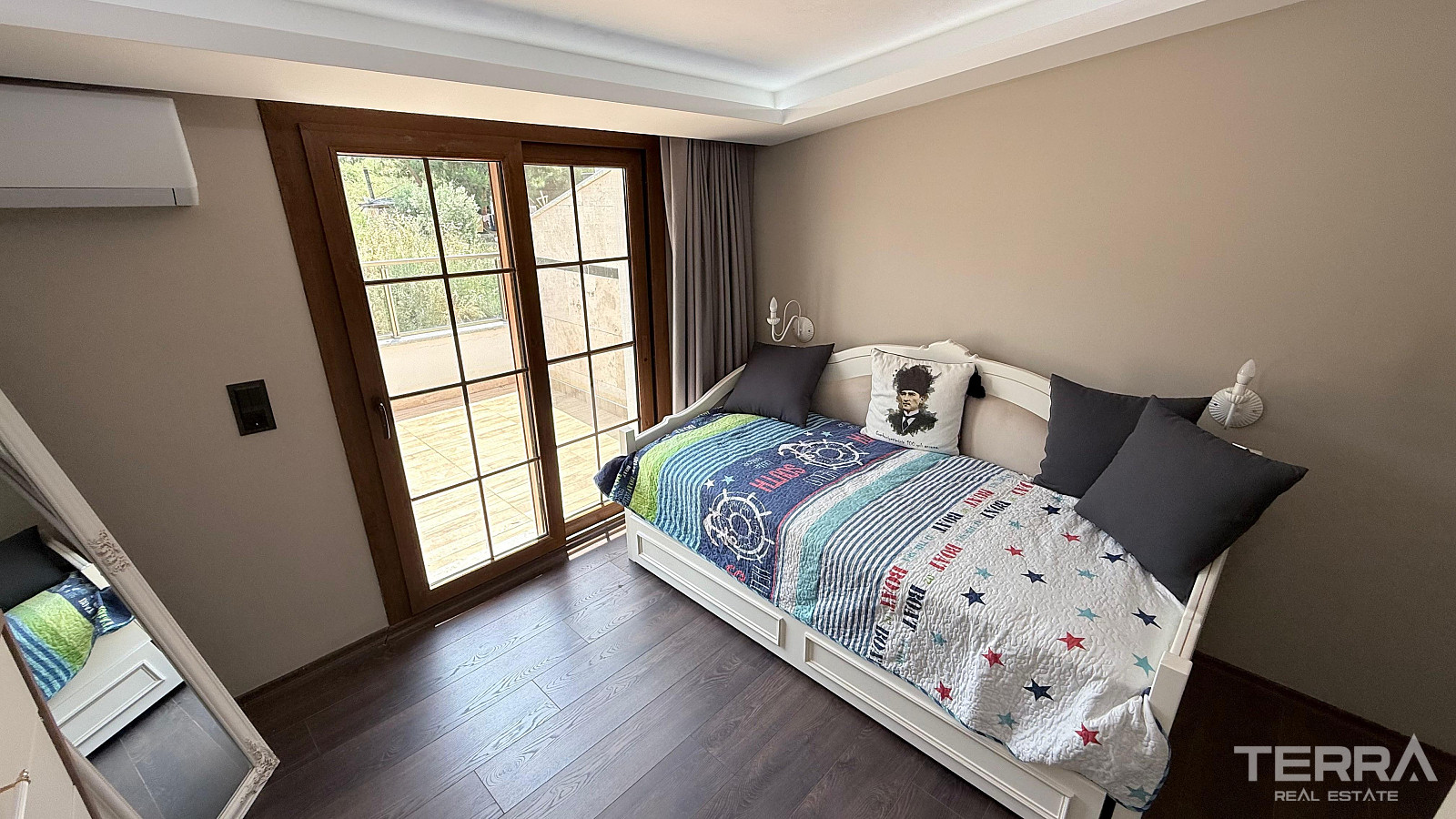 Semi-Detached Villa for Sale in Kuşadası, Aydın, Turkey - 131206