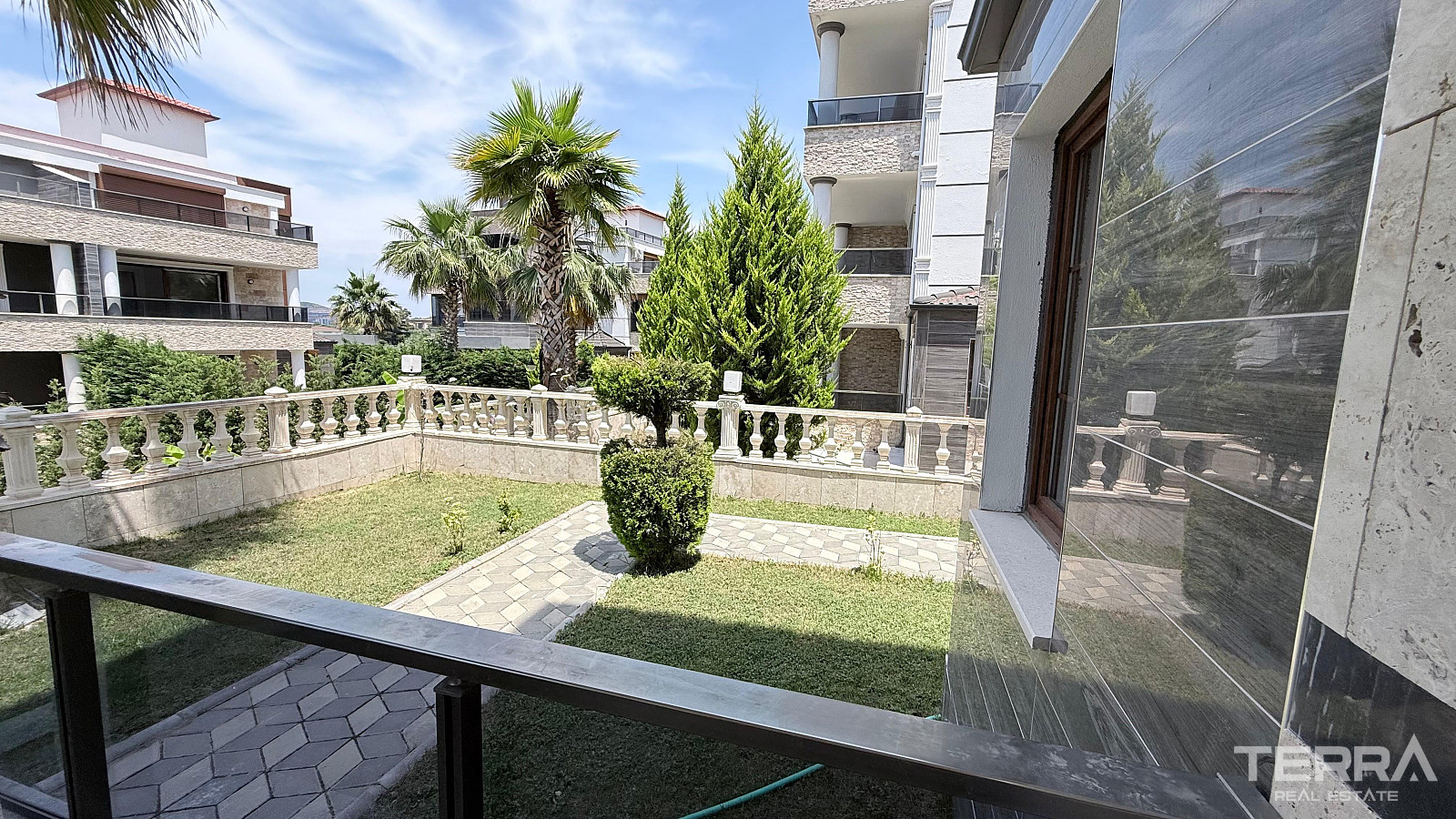 Semi-Detached Villa for Sale in Kuşadası, Aydın, Turkey - 131212