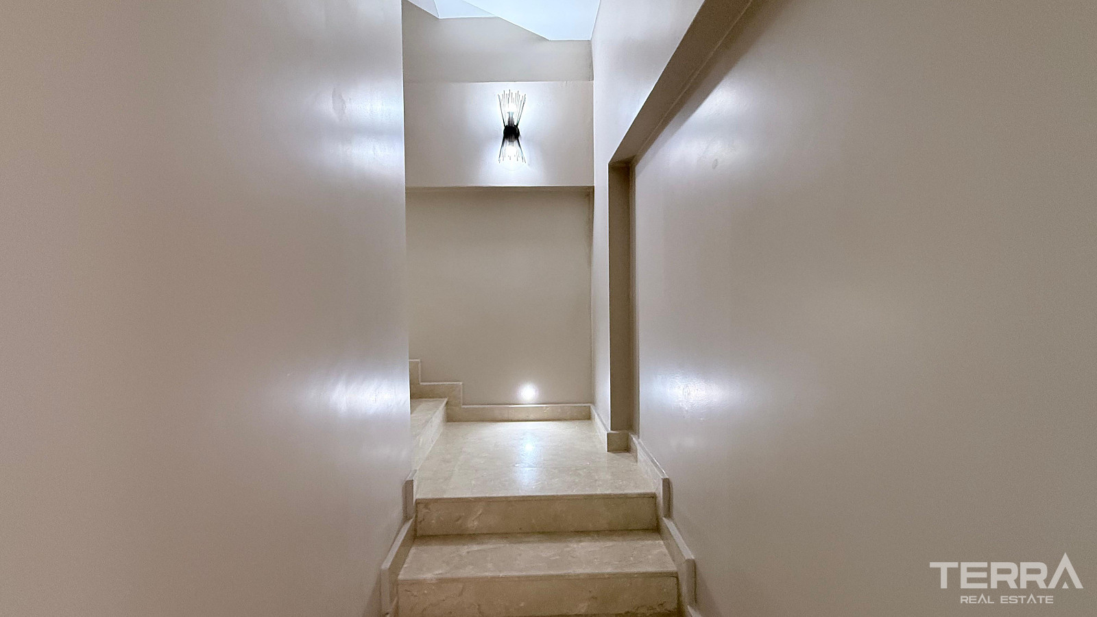 Semi-Detached Villa for Sale in Kuşadası, Aydın, Turkey - 131224