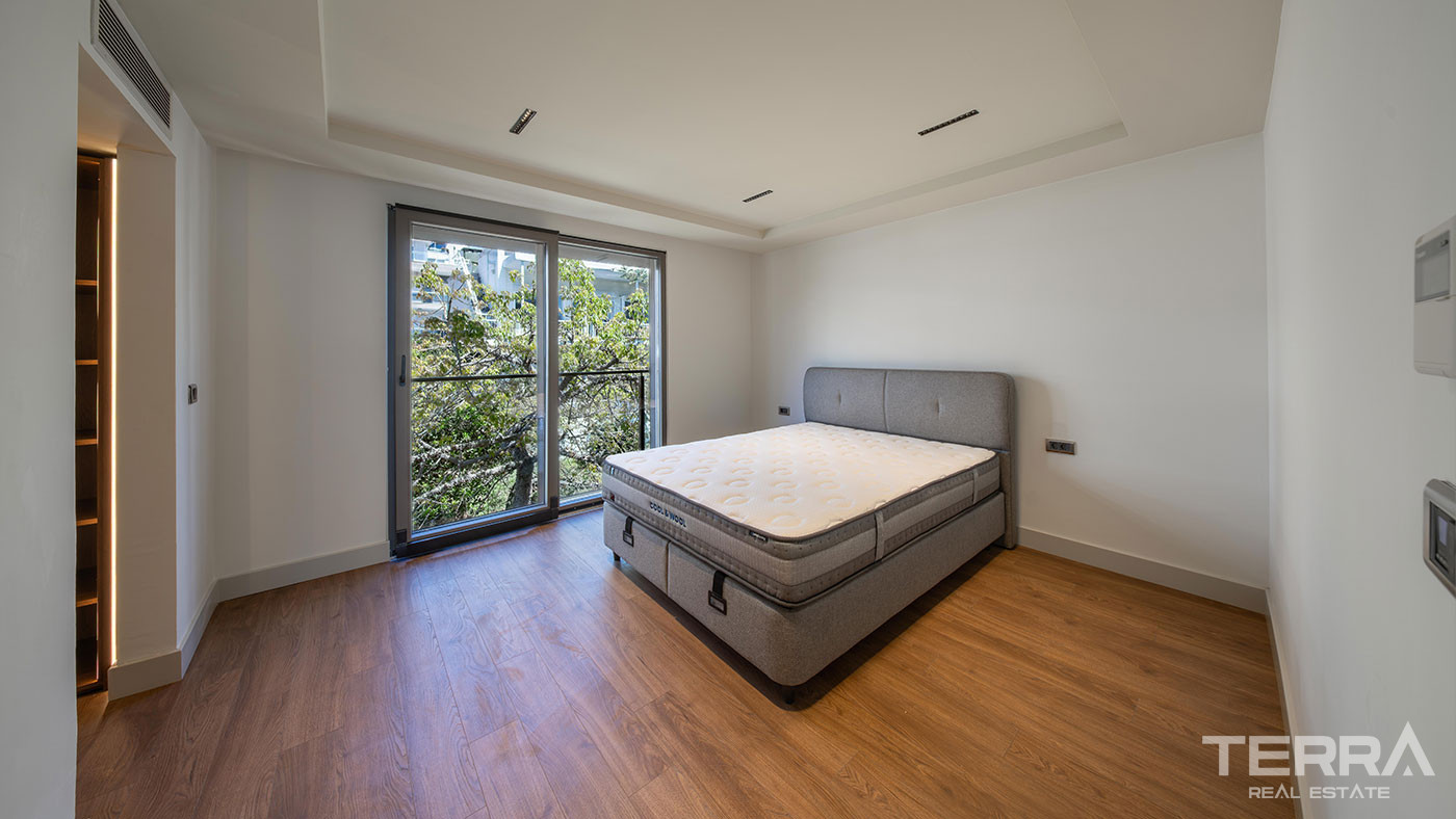 Seafront Apartments for Sale in Antalya Center, Turkey - 133409