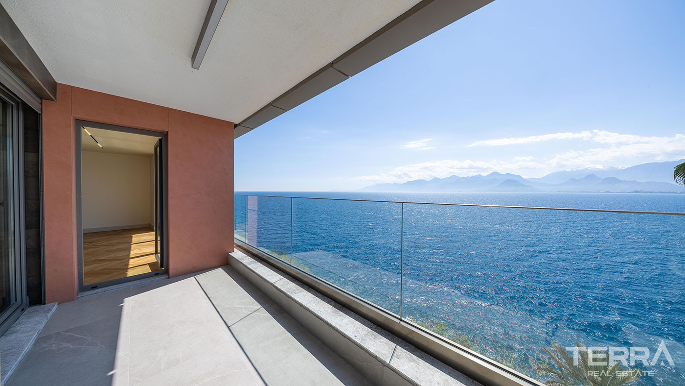 Seafront Apartments for Sale in Antalya Center, Turkey - 133420