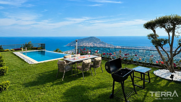 Sea View Villa for Sale in Bektaş, Alanya, Turkey