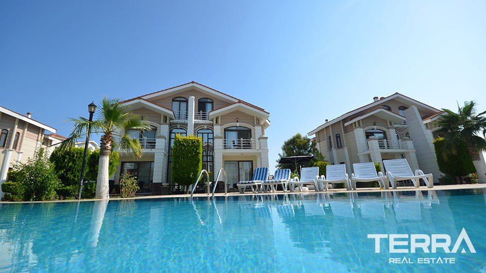 Belek'te Golf Sahasına Yakın Havuzlu Site İçinde Mobilyalı Villalar - 59570