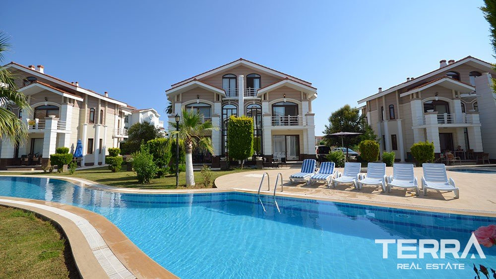 Belek'te Golf Sahasına Yakın Havuzlu Site İçinde Mobilyalı Villalar - 59572