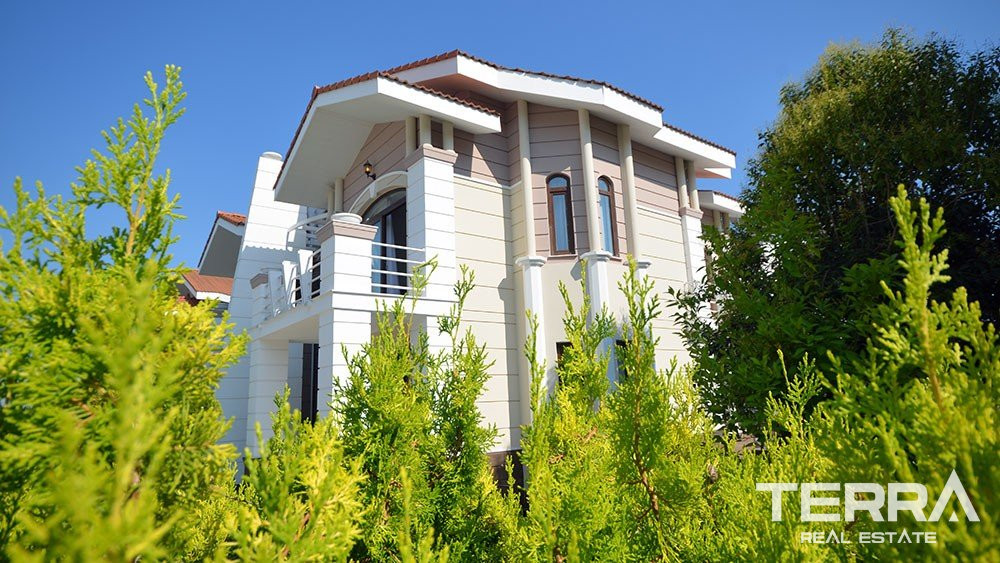 Belek'te Golf Sahasına Yakın Havuzlu Site İçinde Mobilyalı Villalar - 59574