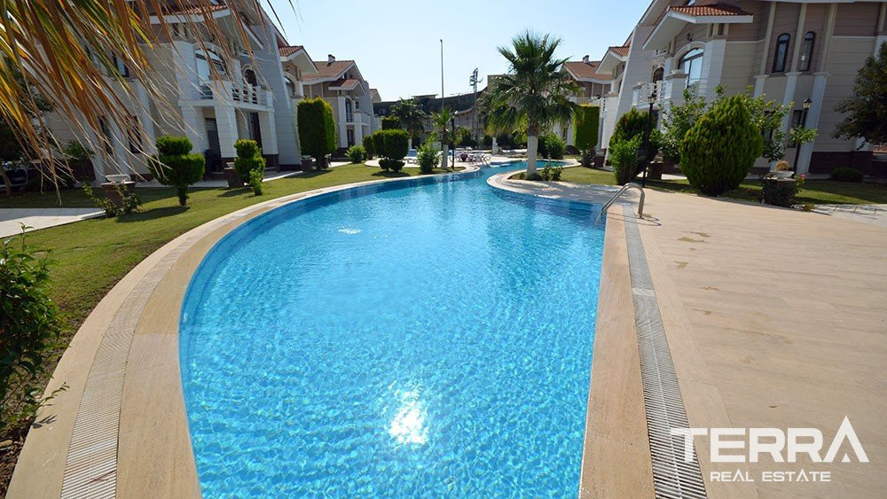Belek'te Golf Sahasına Yakın Havuzlu Site İçinde Mobilyalı Villalar - 59578