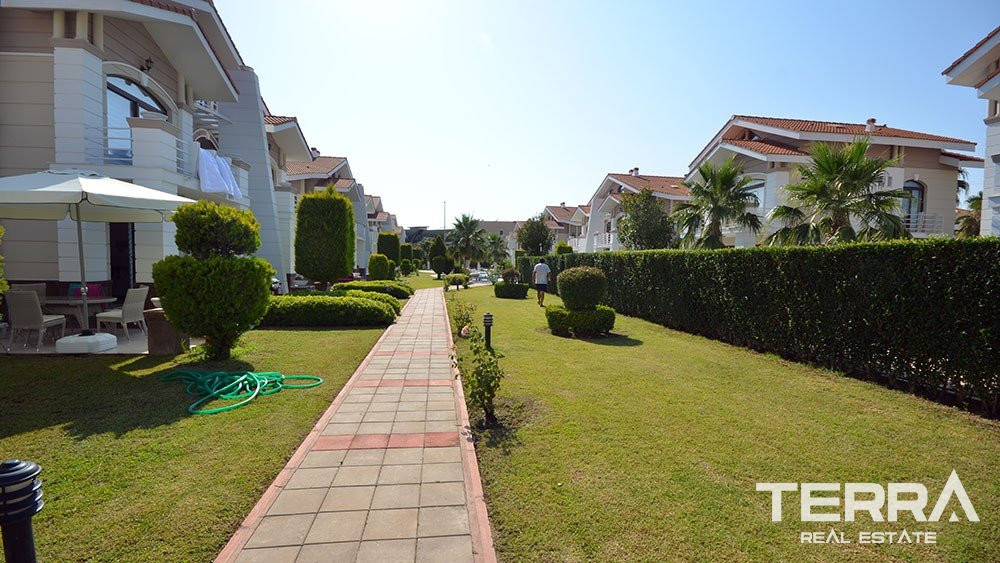 Belek'te Golf Sahasına Yakın Havuzlu Site İçinde Mobilyalı Villalar - 59579