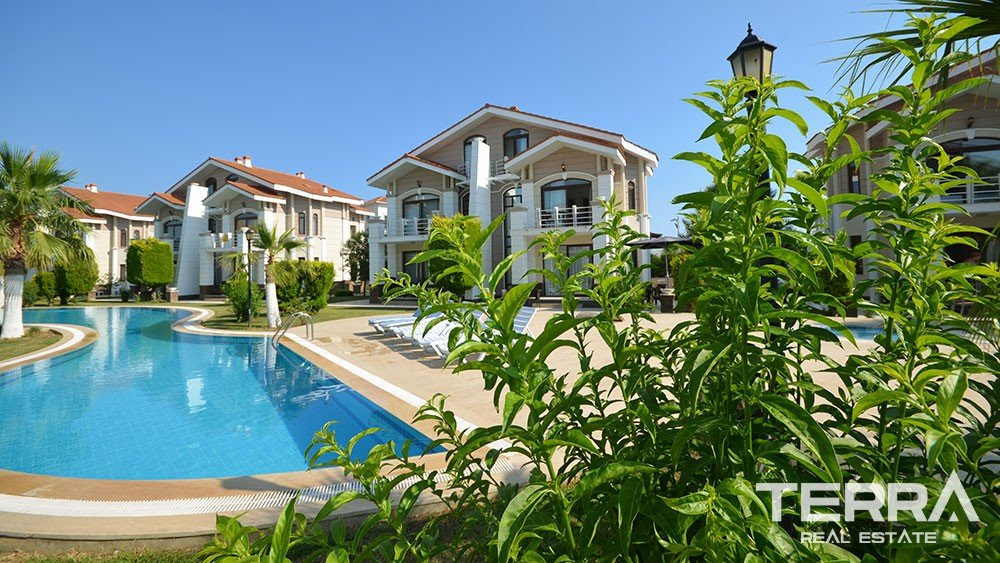 Belek'te Golf Sahasına Yakın Havuzlu Site İçinde Mobilyalı Villalar - 59580