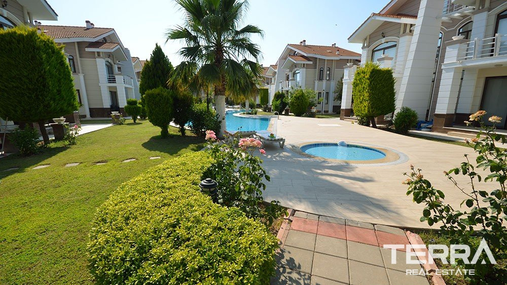 Belek'te Golf Sahasına Yakın Havuzlu Site İçinde Mobilyalı Villalar - 59582