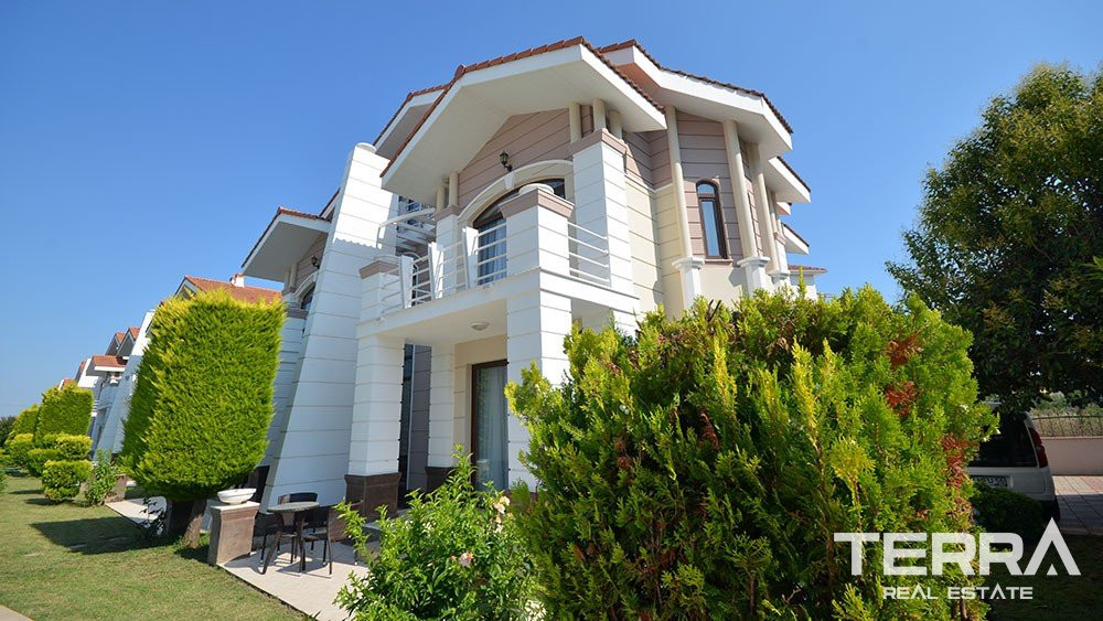 Belek'te Golf Sahasına Yakın Havuzlu Site İçinde Mobilyalı Villalar - 59584